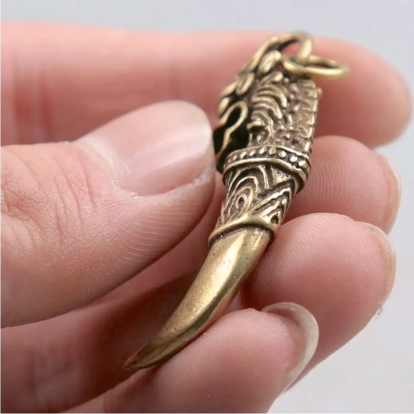 Vintage brass dragon tooth pendant - Picture 3 of 6